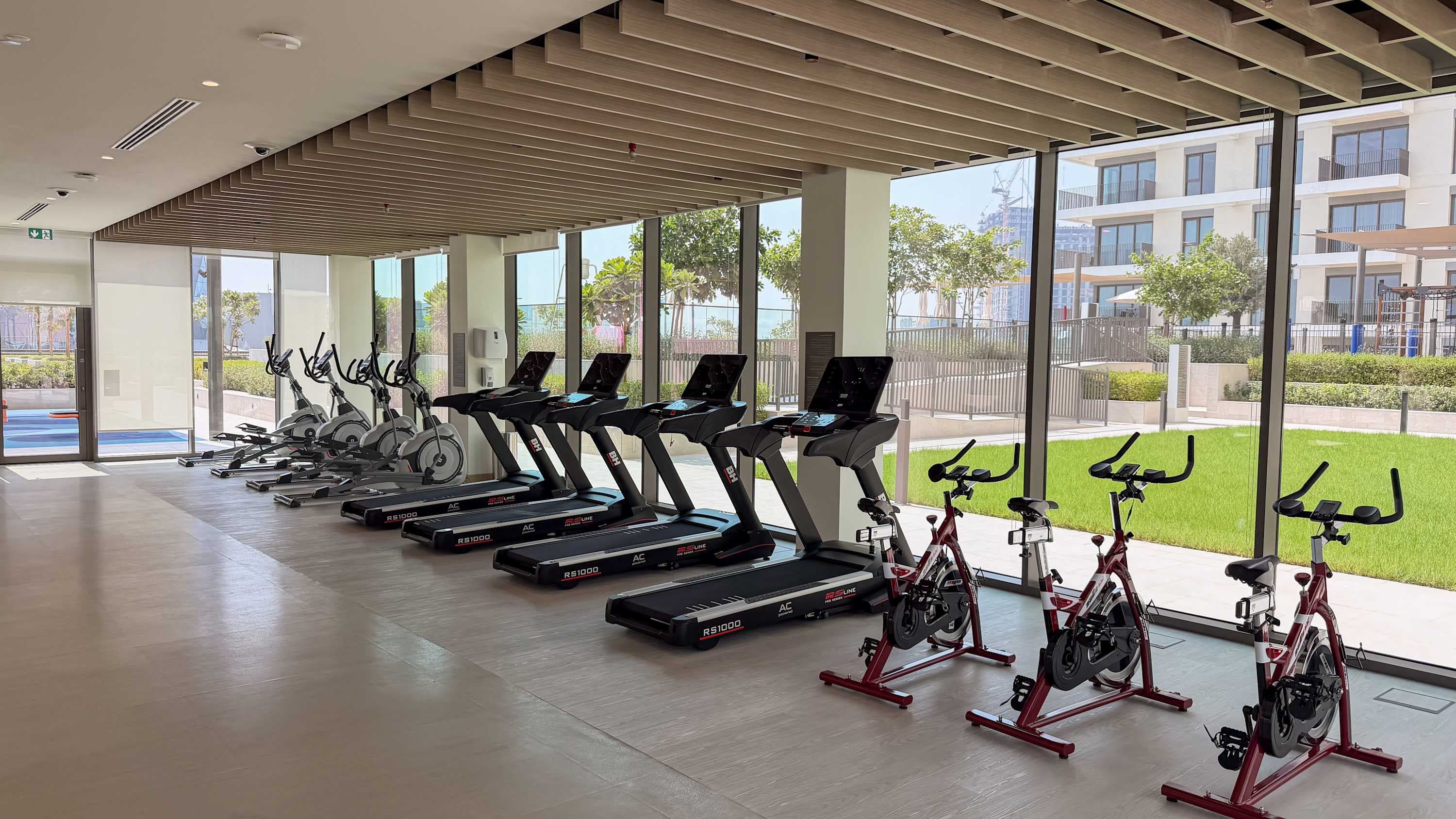 Rentico | Luxury 1BR Hills Park | Pool & Mall โ photo 5