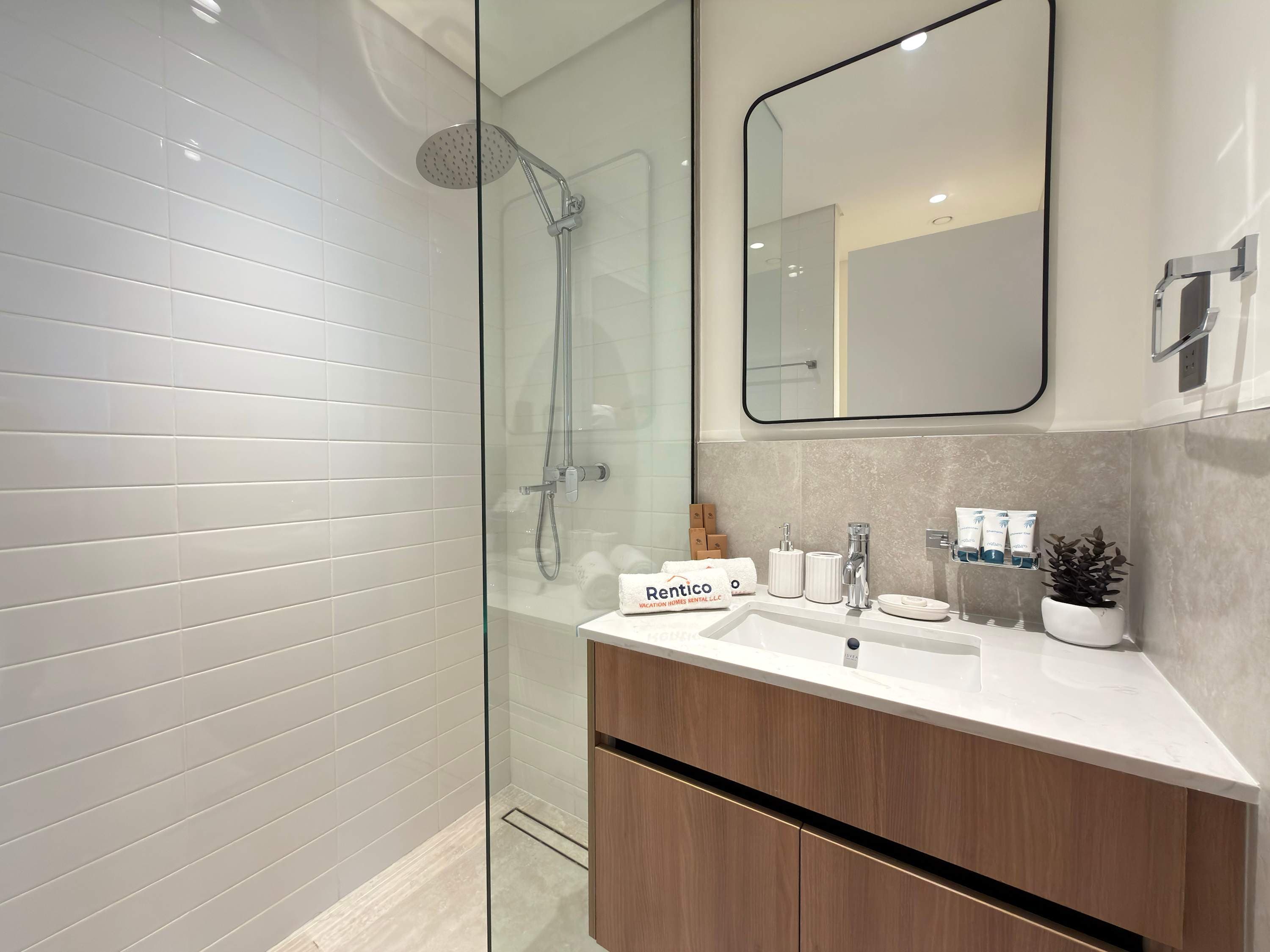 Rentico | 2BR + Office | Pool & Skyline View | JVT โ photo 12